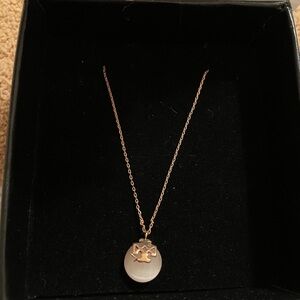 Elegant Gold Pendant Necklace